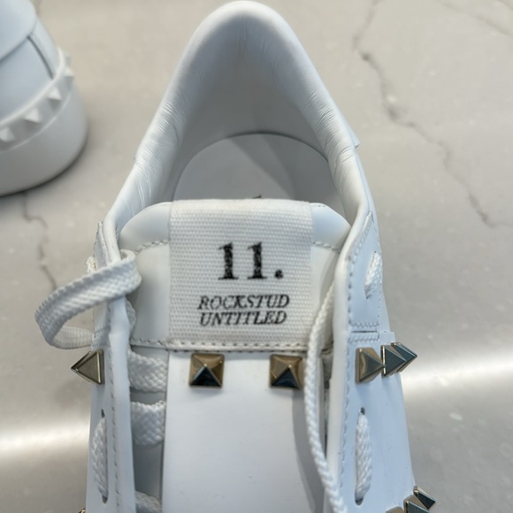 Authentic and never worn Valentino Rockstud sneakers in white leather. - Picture 3 of 13